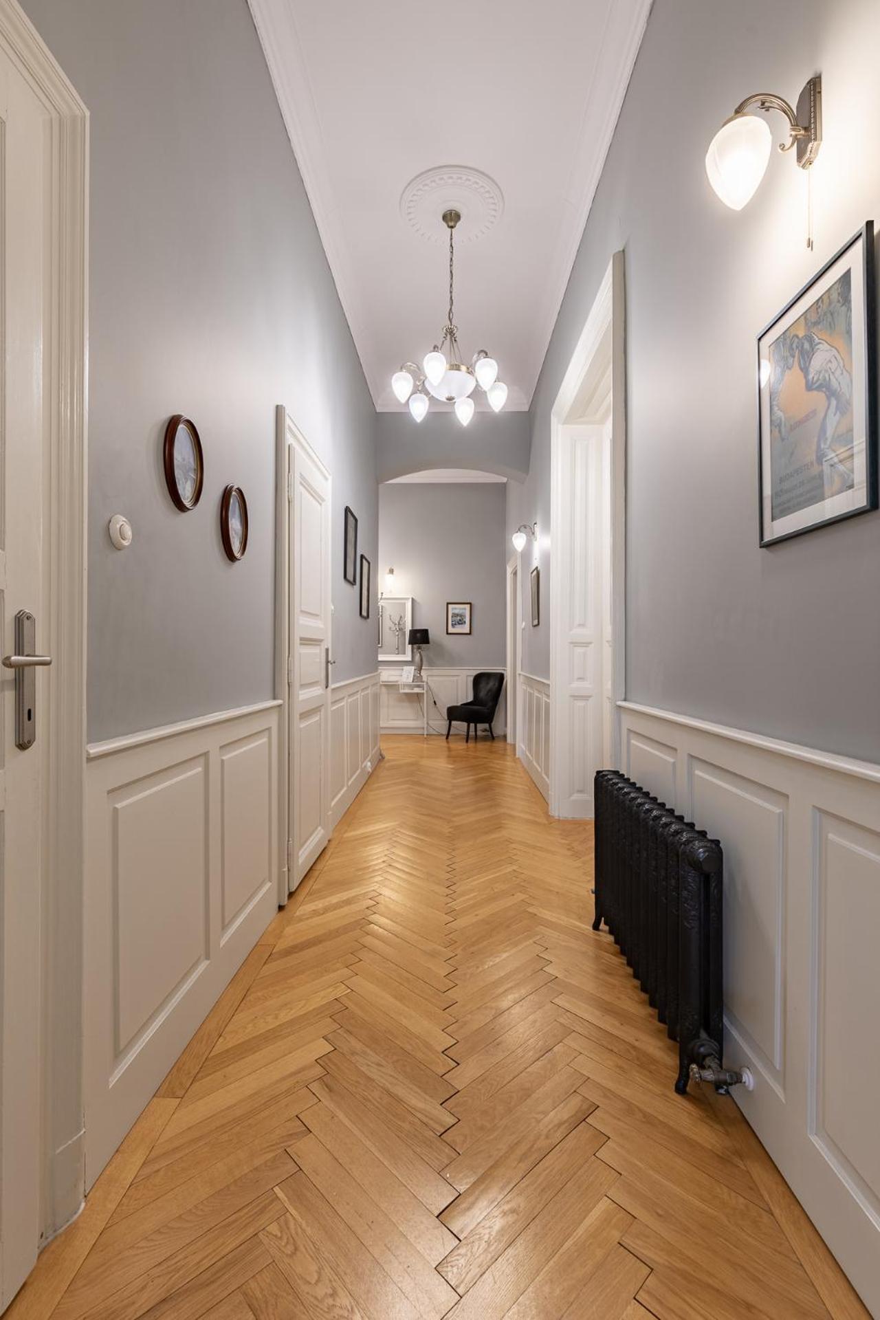 Spacious Victorian Residence By Grand Boulevard Будапеща Екстериор снимка