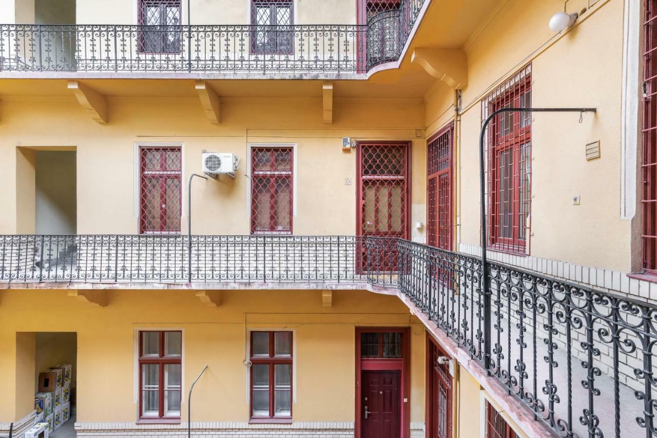 Spacious Victorian Residence By Grand Boulevard Будапеща Екстериор снимка